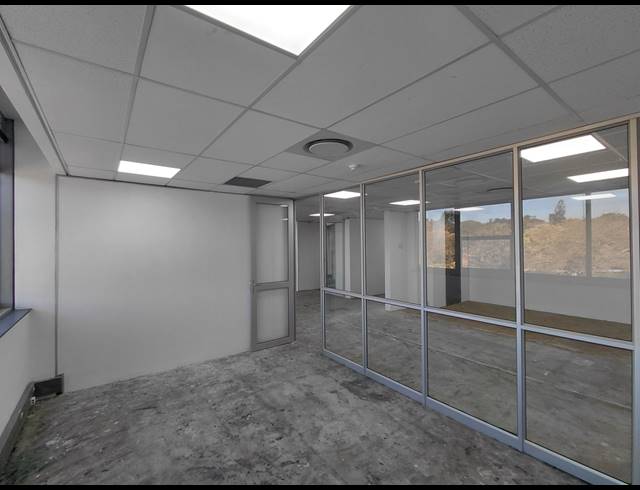 666M² OFFICE TO LET IN MAGALIESSIG